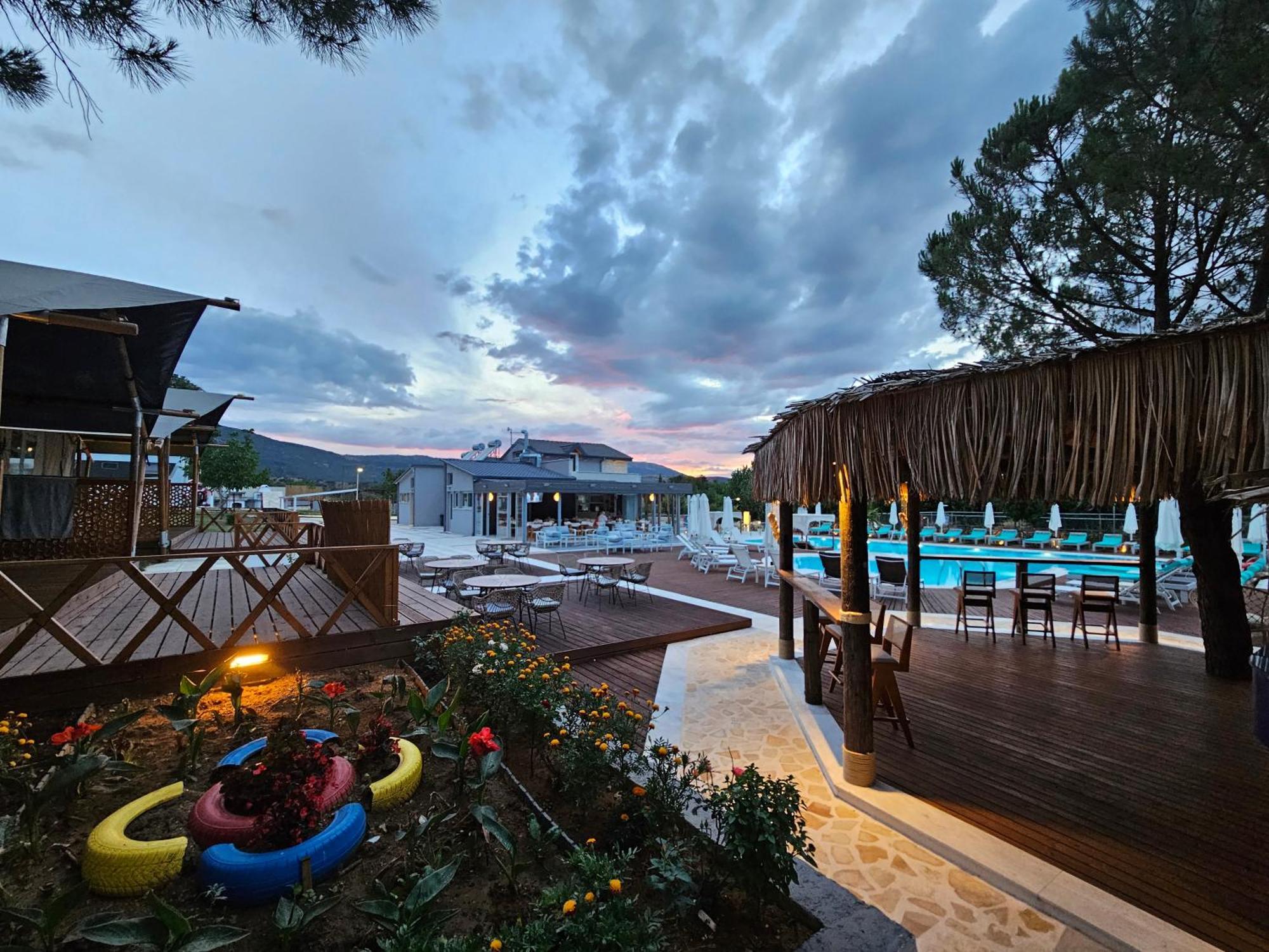 Ioannina Camping- Glamping Neo Mpizani